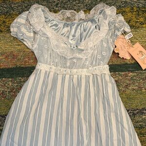 Satin stripped maxi dress, light blue/white w lace